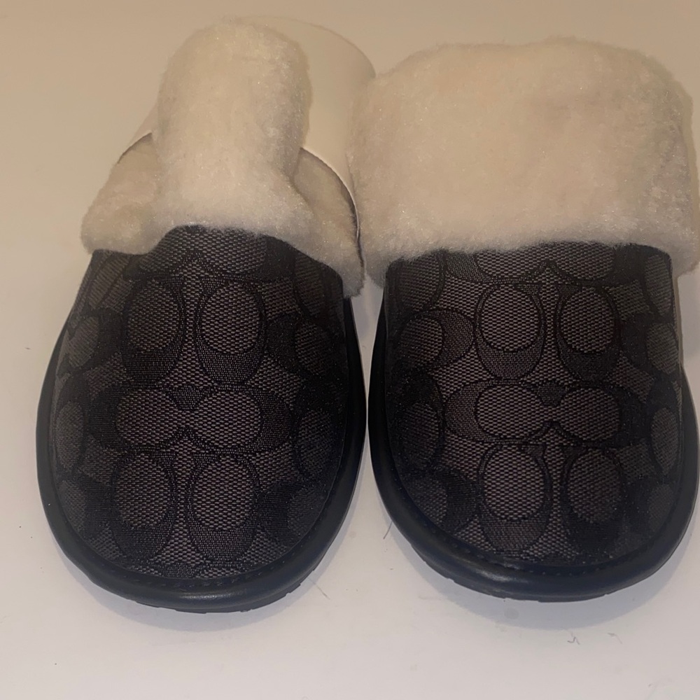 Woman’s COACH  signature Zena Jacquard Black/Gray & Cream Patterned Slippers